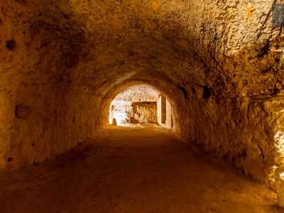 Il tunnel frontale conduce invece...